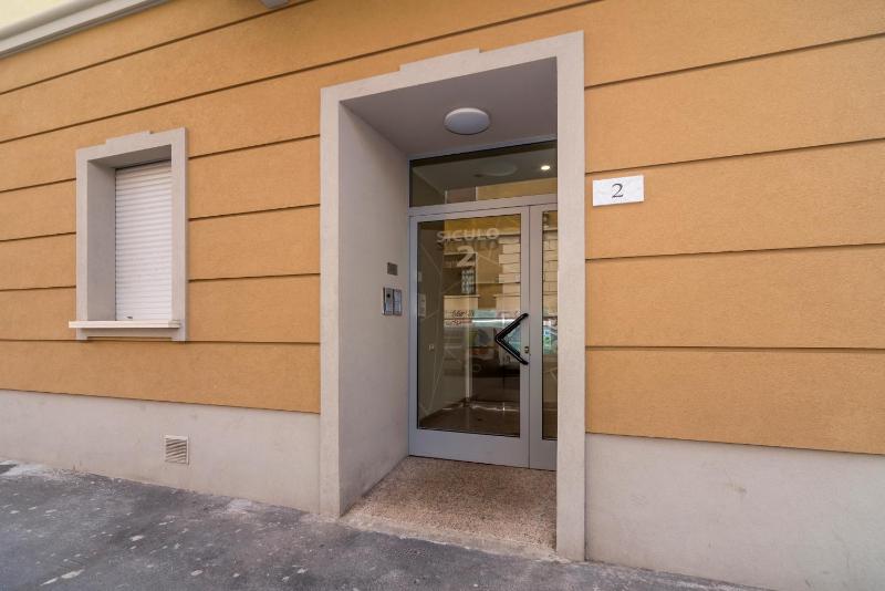 Apartment - Split Level image 2