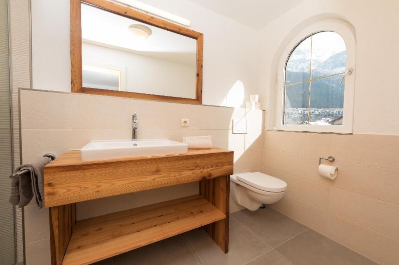 Double Room with Mountain View image 3