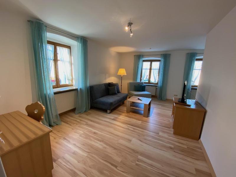 Family Room image 3