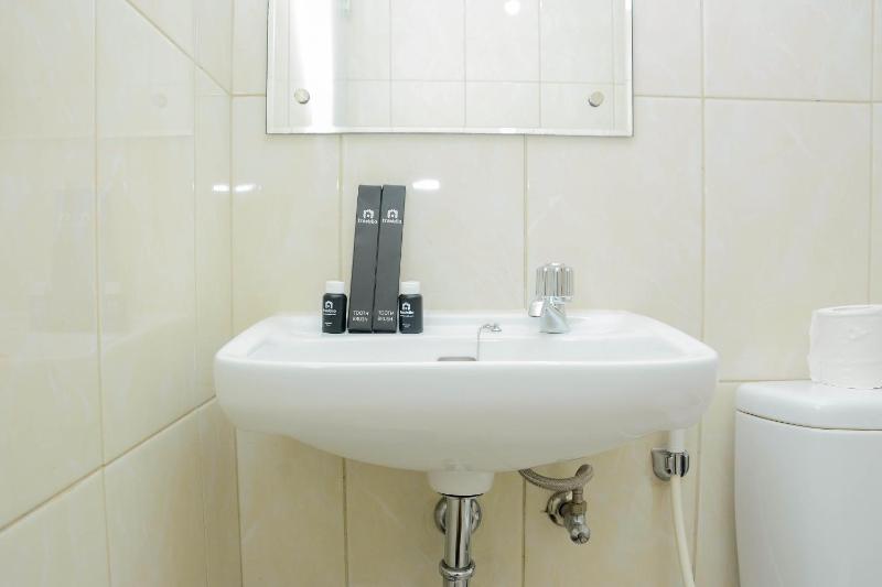 Cozy 2BR at Springlake Summarecon Bekasi Apartment By Travelio - image 11