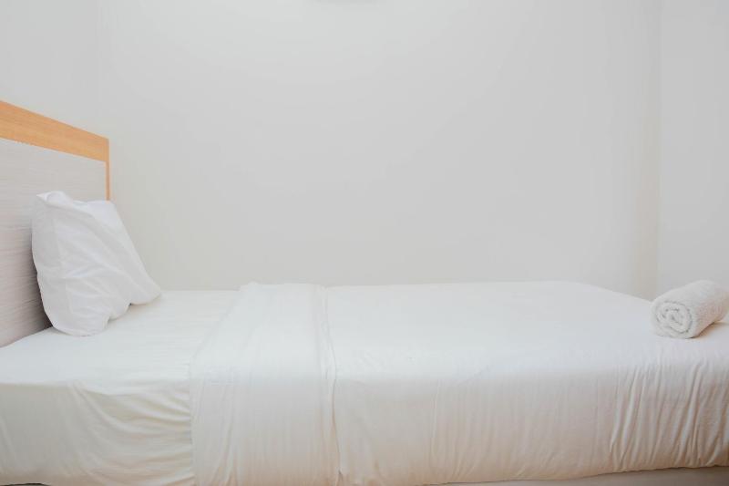 Cozy 2BR at Springlake Summarecon Bekasi Apartment By Travelio - image 12