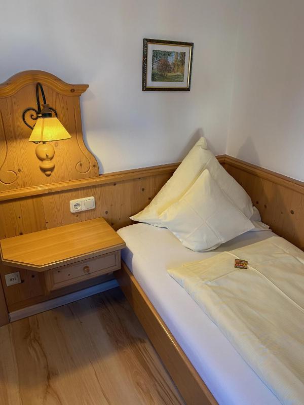 Standard Single Room image 4