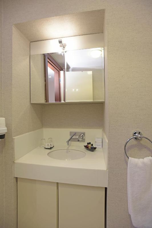 Two-Bedroom Deluxe Apartment image 4