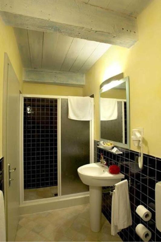 Double or Twin Room image 3