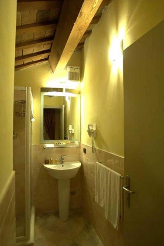 Large Double Room image 3