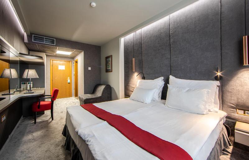 Deluxe Double Room with Garden View and Spa Package image 3