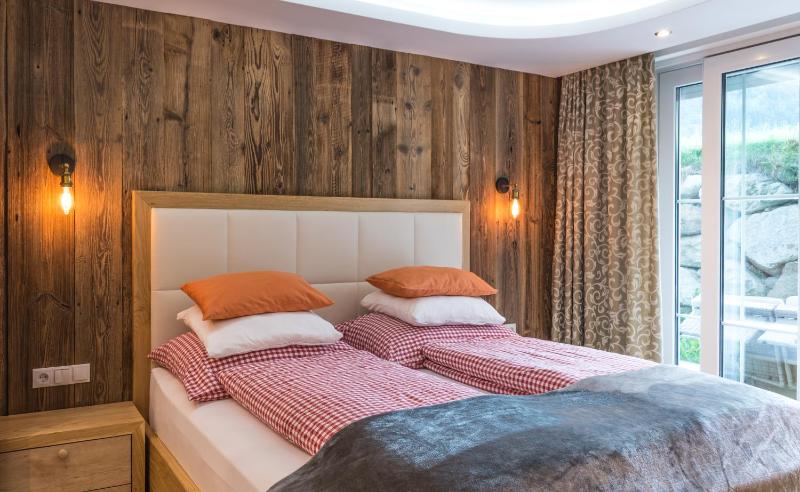 Deluxe Double Room with Terrace image 3