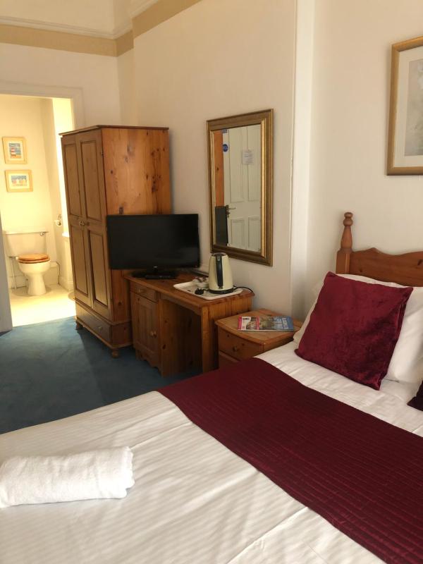 Double Room image 3