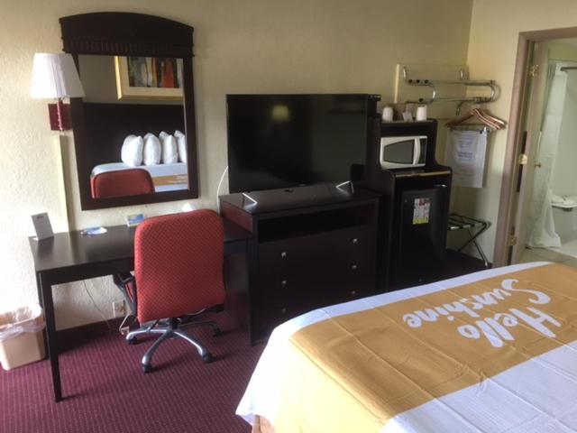 King Room - Non-Smoking image 2