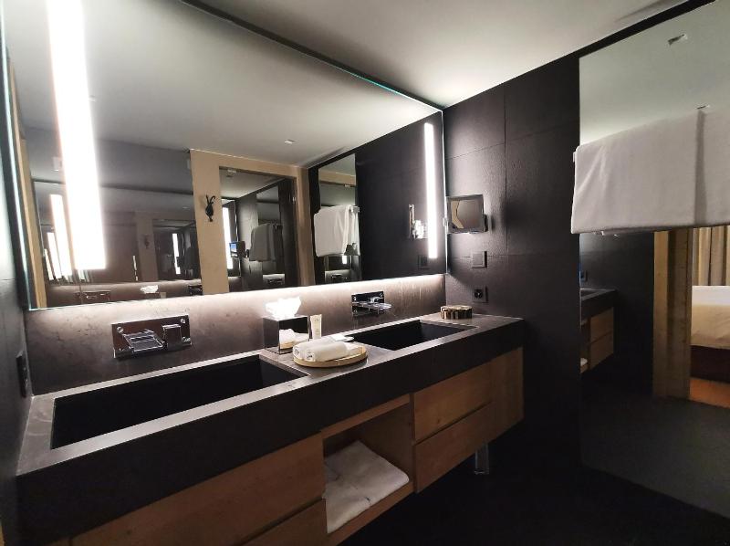 Superior Suite image 3