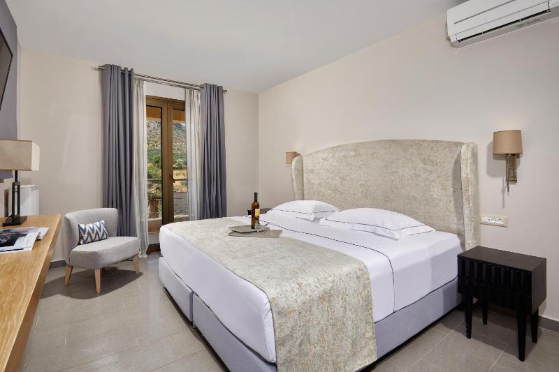 Two-Bedroom Suite image 2