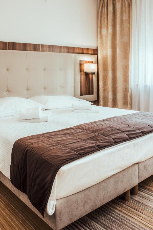 Double or Twin Room image 3