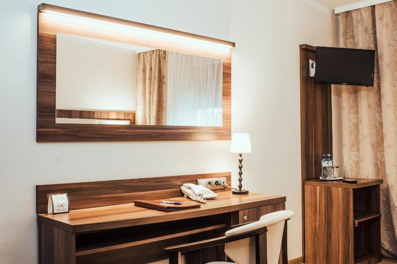 Double or Twin Room image 4
