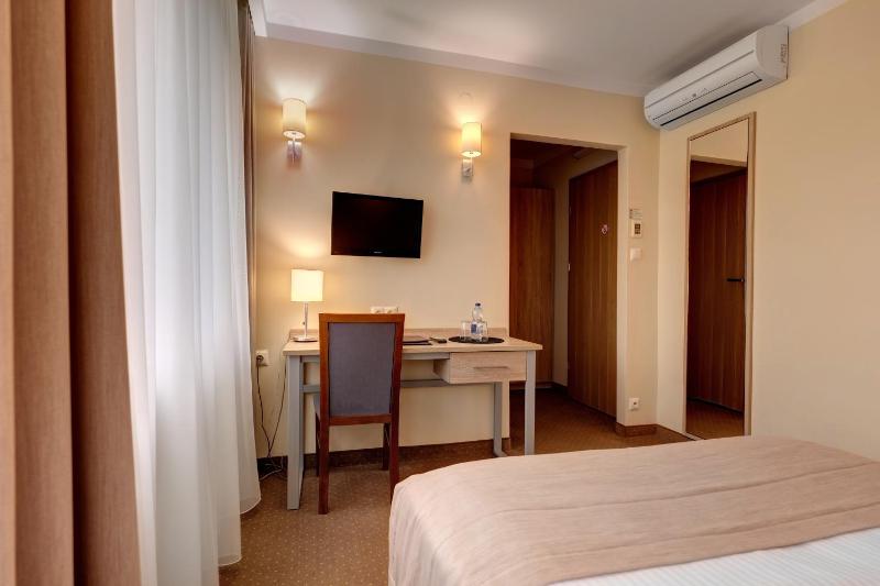 Double Room image 3