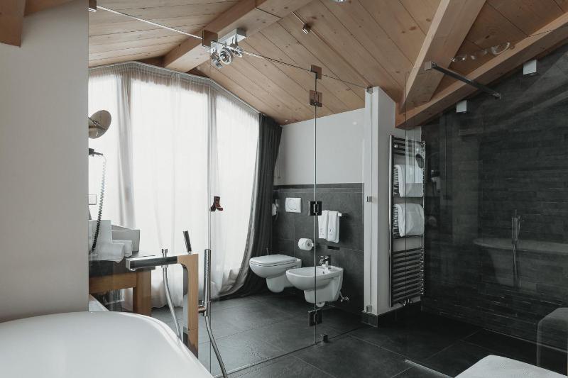 Suite with Mountain View image 2