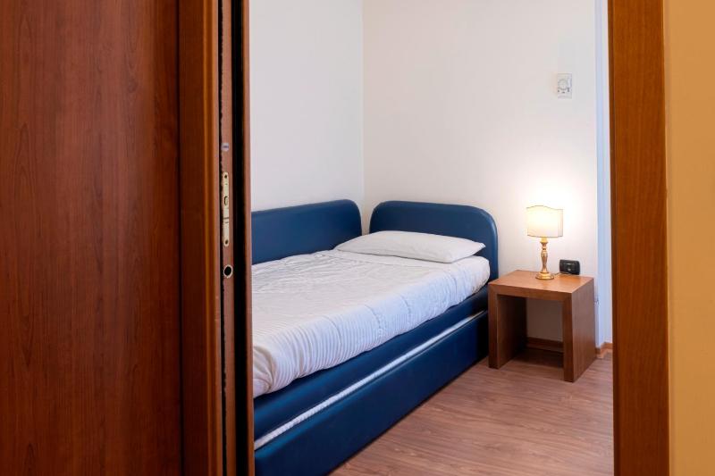 Small Double Room with Sofa Bed image 4