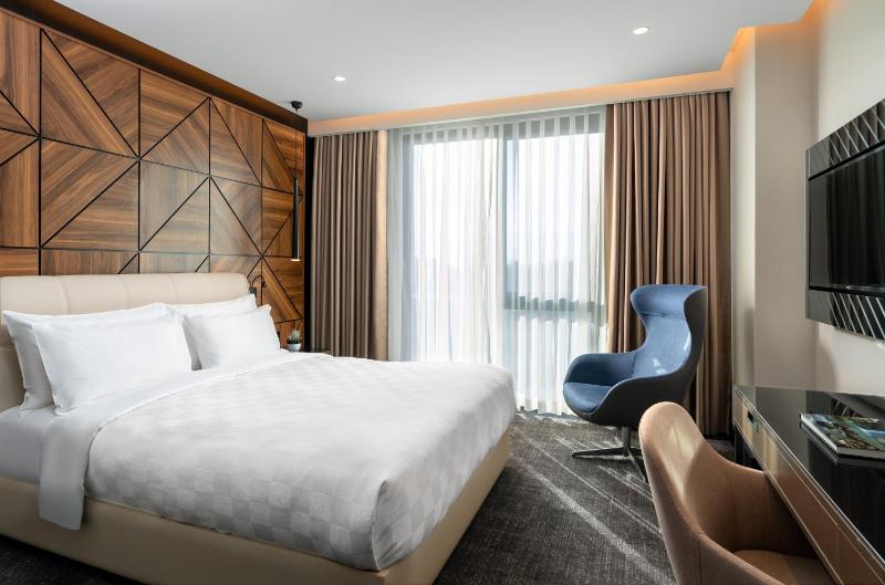 Standard Room with Garden View image 3