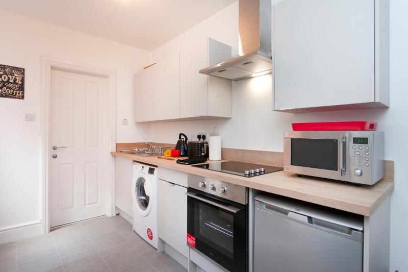 Clarendon - image 6