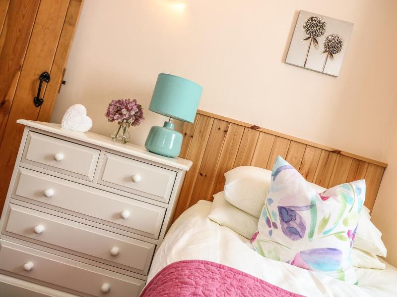 Oak Cottage - image 29