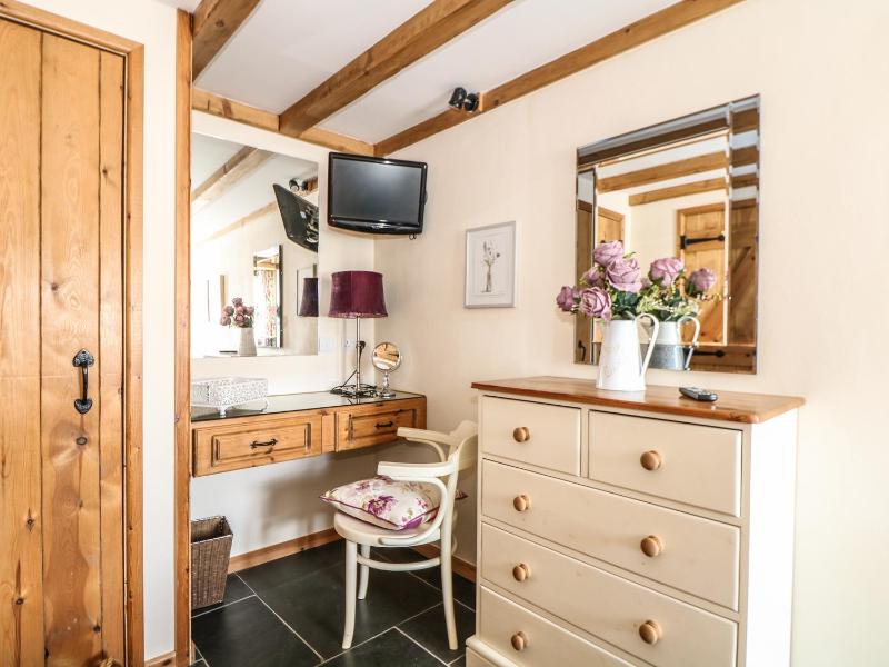 Oak Cottage - image 10