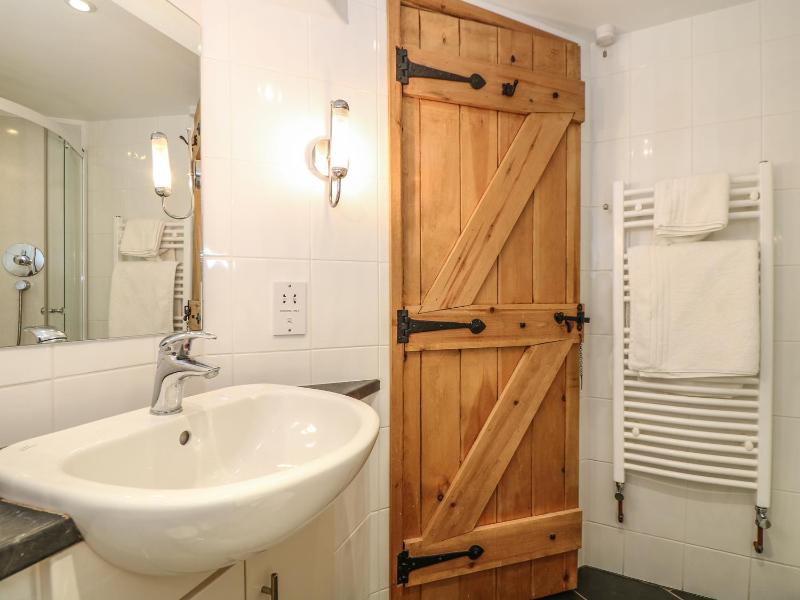 Oak Cottage - image 33