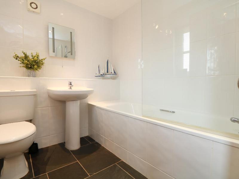 Hawthorn Cottage - image 26