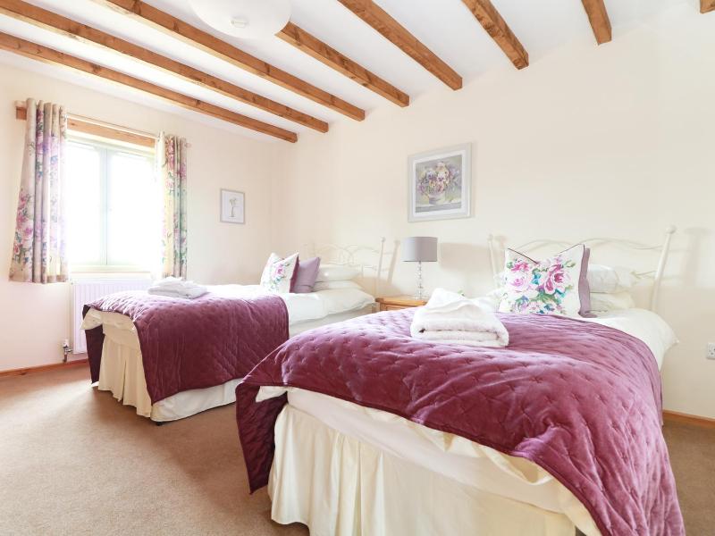 Hawthorn Cottage - image 15