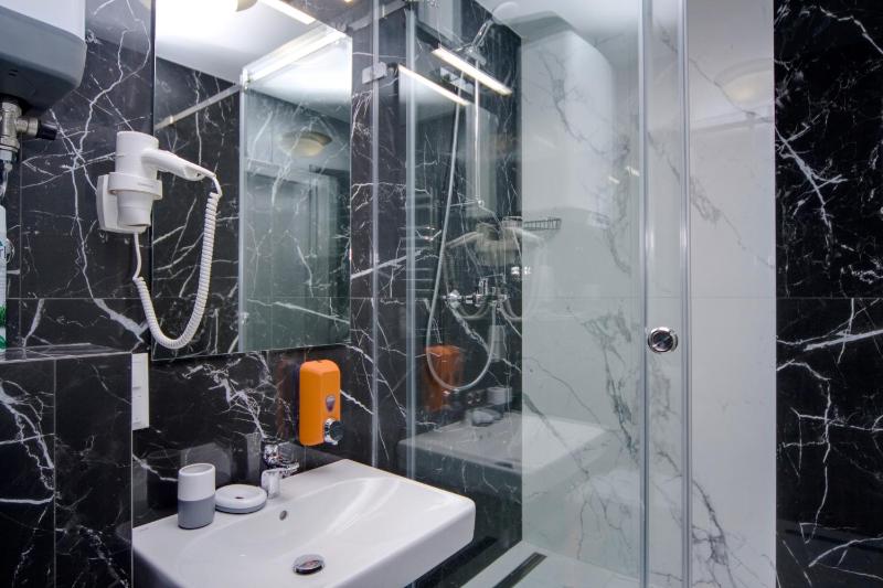 Studio Apartment image 2
