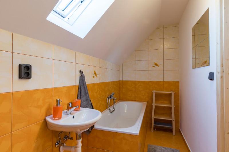 Deluxe Double Room with Extra Bed image 3