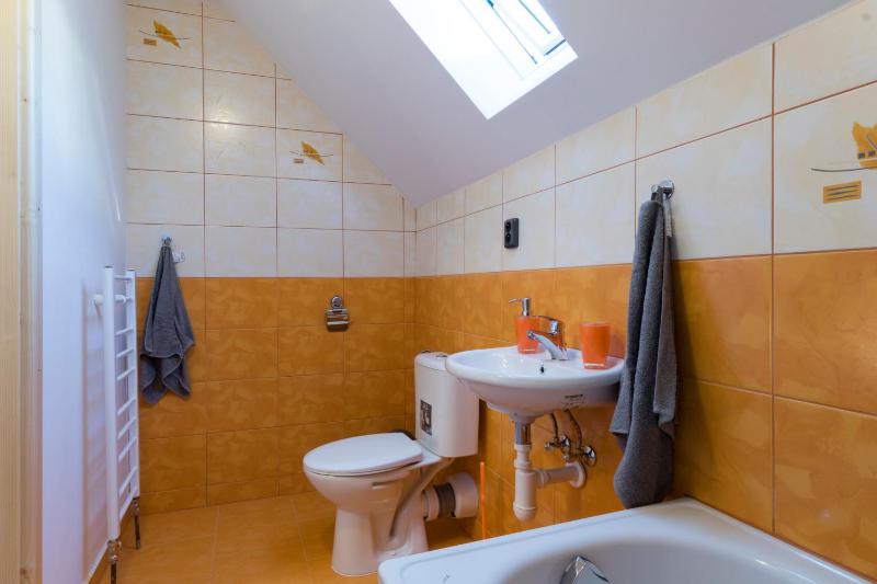 Deluxe Double Room with Extra Bed image 2