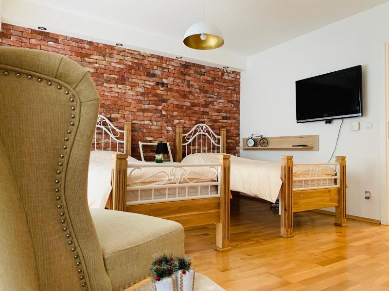 One-Bedroom Apartment image 3