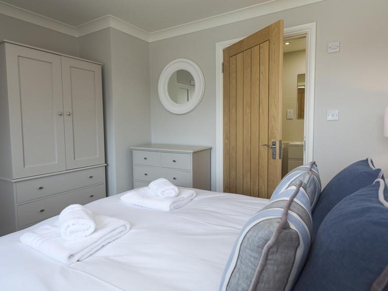 1 Coachman's Cottage Hillfield Village - image 12