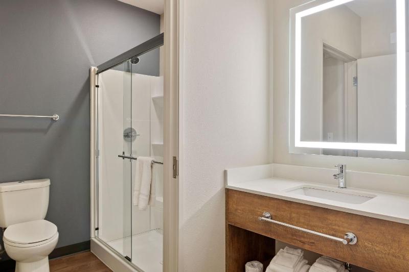 Deluxe Queen Studio with 2 Queen Beds - Hearing Accesible - Non-Smoking image 3