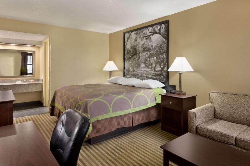 King Room - Mobility Access/ Smoking image 3