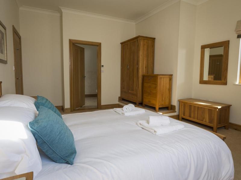 Court Lodge Hillfield Village - image 11