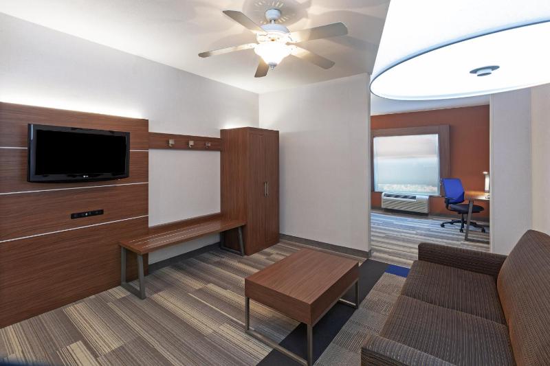Mini King Suite - Non-Smoking image 2