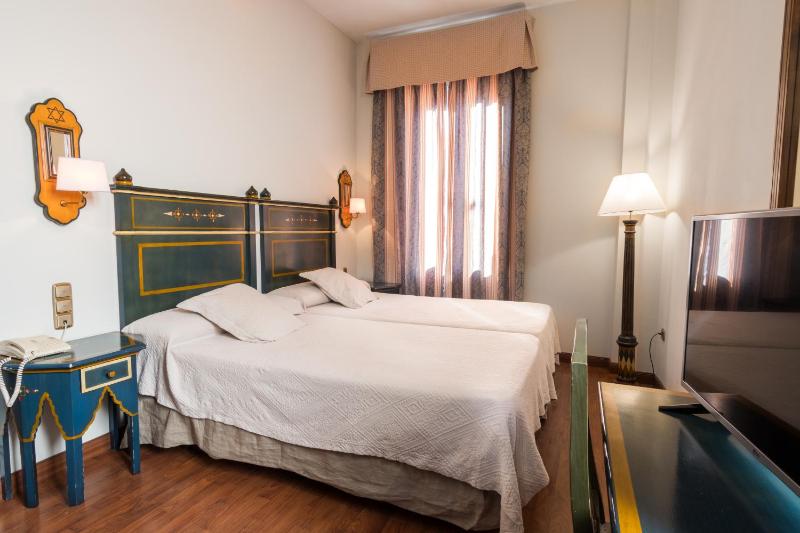 Double or Twin Room image 2
