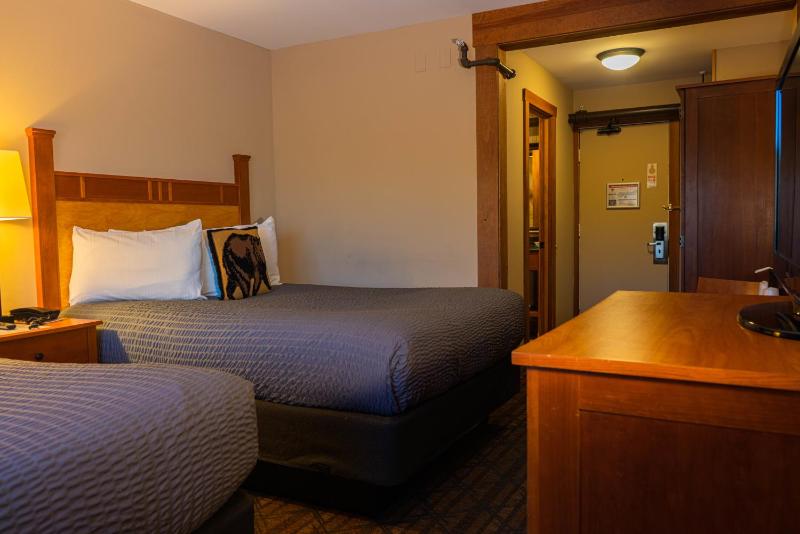 Standard Queen Room with Two Queen Beds image 3