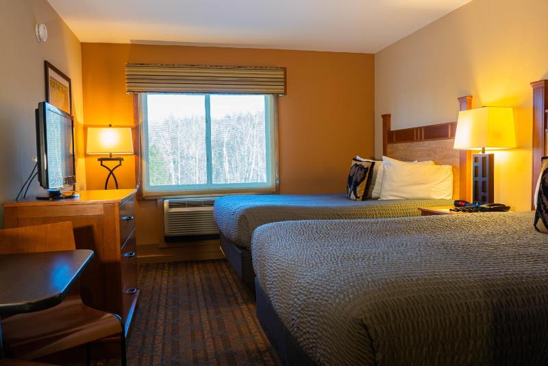 Standard Queen Room with Two Queen Beds image 4