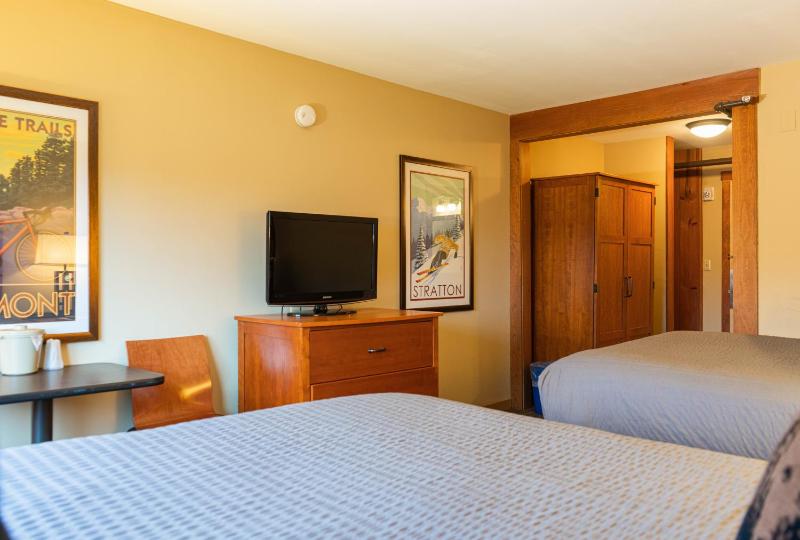 Superior Queen Room with Two Queen Beds image 3