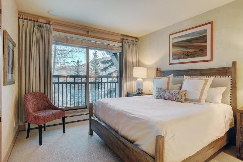 Mountain Luxury Townhome-Ski in out & Wood Burning Fireplace - image 20