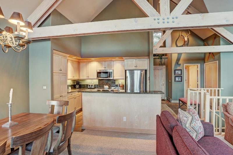 Mountain Luxury Townhome-Ski in out & Wood Burning Fireplace - image 28