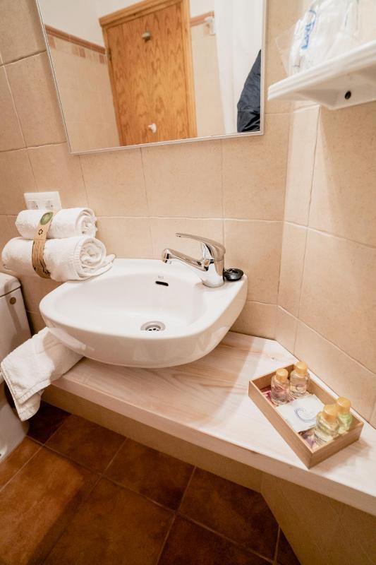 Double Room image 3