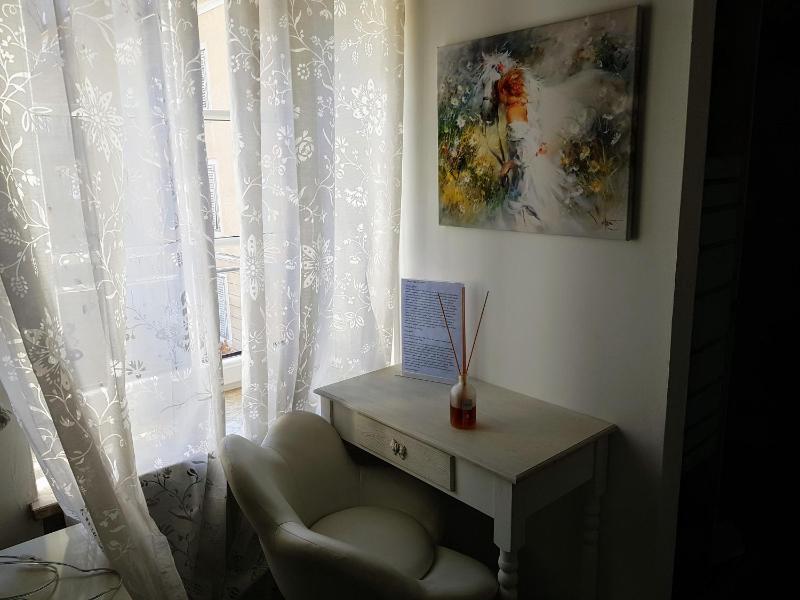 Small Single Room image 4