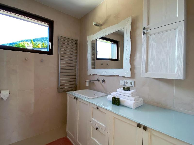 Apartment with Mountain View image 3