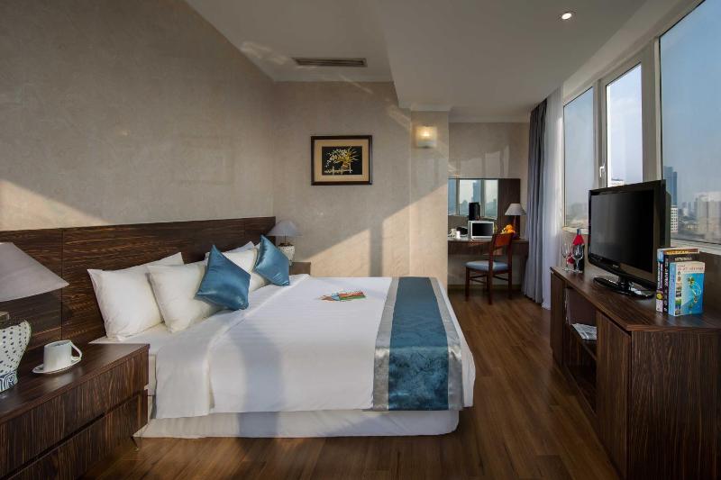 Danly Hotel - image 11