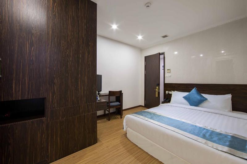 Danly Hotel - image 5