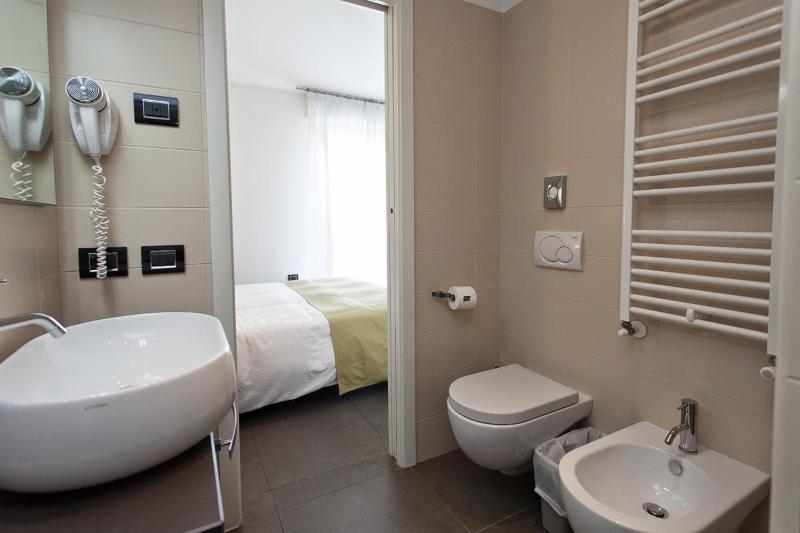 Superior Double or Twin Room with Sea View image 4