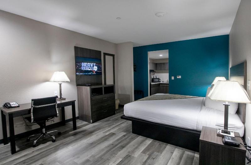 Standard King Room image 2