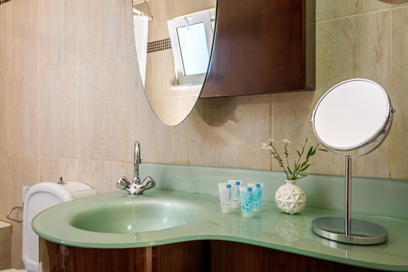 One-Bedroom Apartment image 1